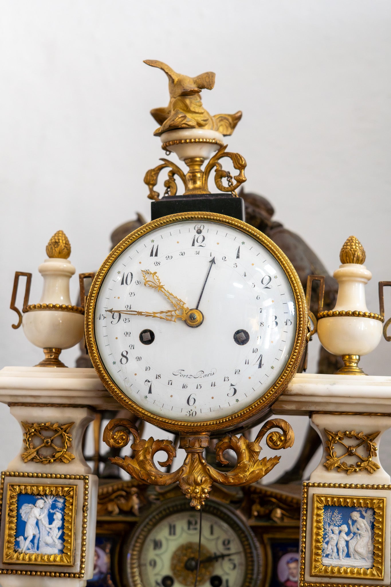 Reloj Francés en Mármol y Bronce Dorado – Estilo Luis XVI, S.XVIII