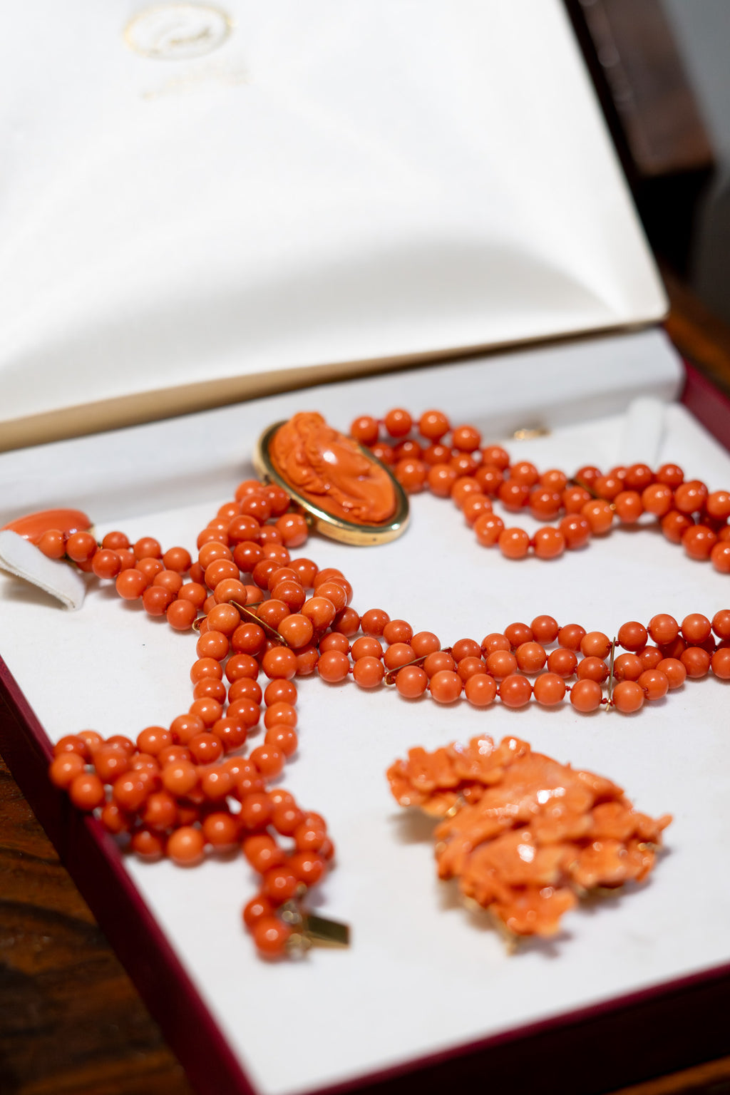 Conjunto de Joyería en Coral y Oro – Italia. Años 80