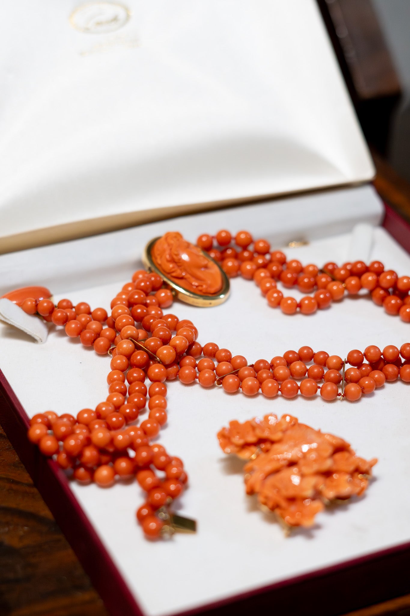 Conjunto de Joyería en Coral y Oro – Italia. Años 80