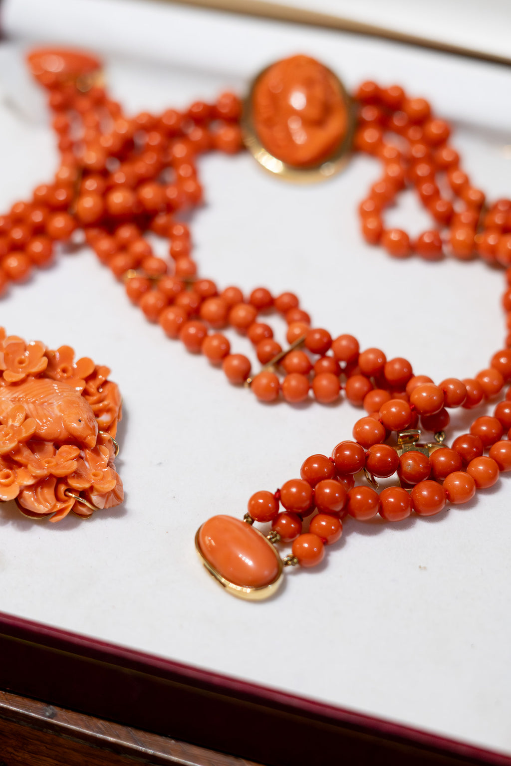 Conjunto de Joyería en Coral y Oro – Italia. Años 80
