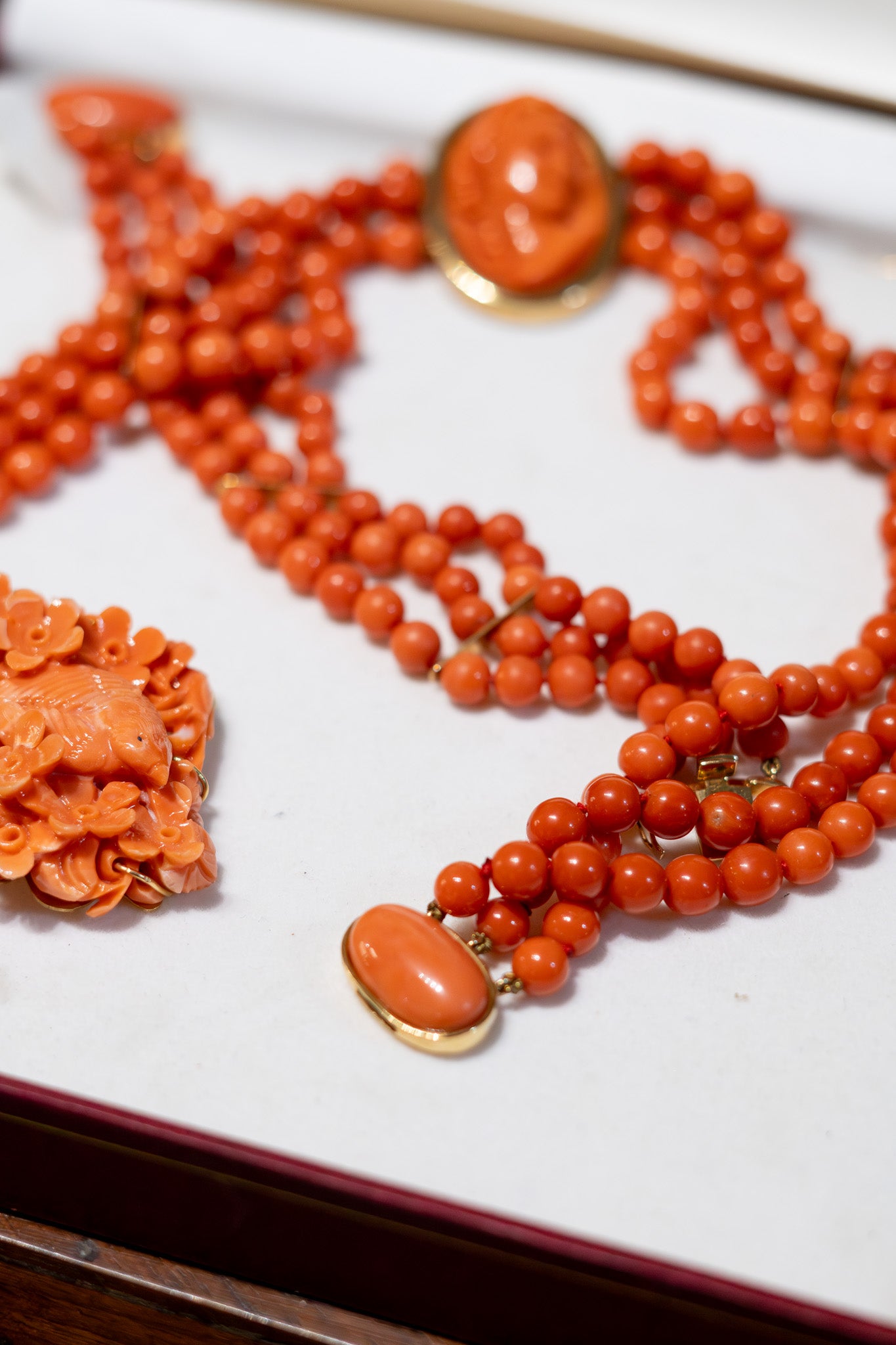 Conjunto de Joyería en Coral y Oro – Italia. Años 80