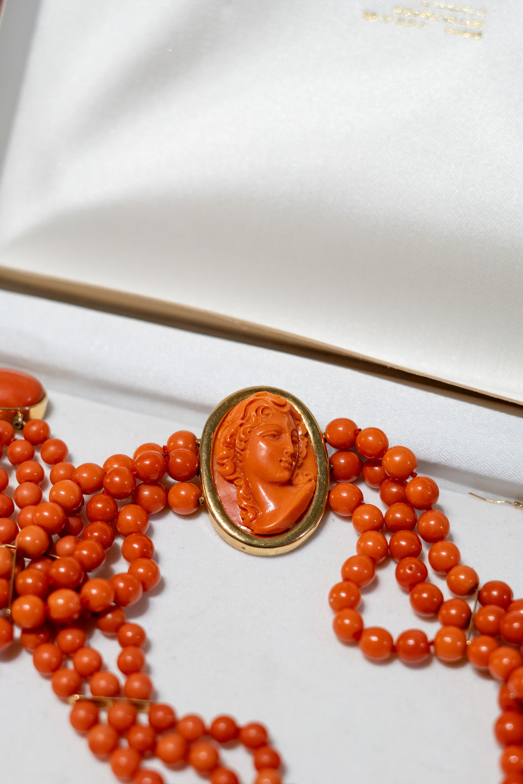 Conjunto de Joyería en Coral y Oro – Italia. Años 80
